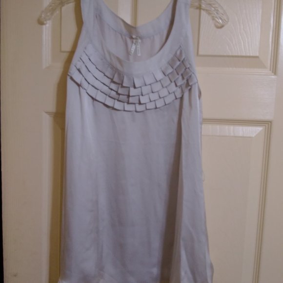 Light gray, sleeveless Lapis blouse. Size large. - Picture 4 of 4